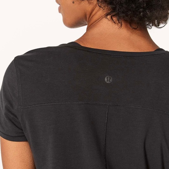 Lululemon Another Round short sleeve t-shirt. 🖤 - Picture 4 of 8
